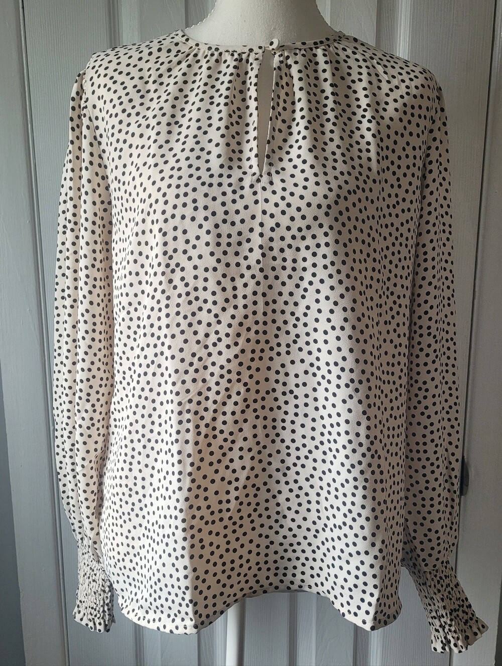 Ann Taylor Polka Dot Blouse Women’s M Black Cream Long Sleeve Smocked Cuffs